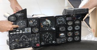 Okul Bahçesine Getirilen Dev Hediye Paketinden Phantom Savaş Uçağı Motoru Çıktı