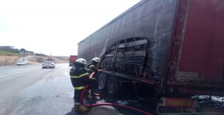Seyir Halindeki Tırın Tekerleri Alev Aldı