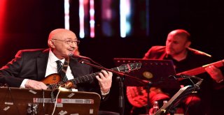 Üsküdarda Kültür-Sanat Sezonu Özdemir Erdoğan Konseriyle Başladı