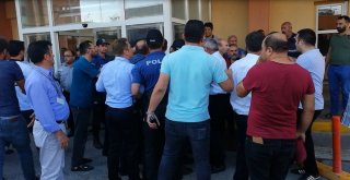 Erzincanda Ambulans Sedyesi Sıkışınca Arbede Yaşandı