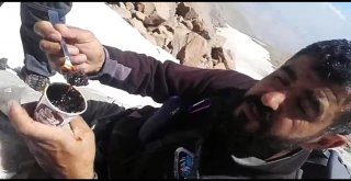 Dağcıların 5 Bin 58 Rakımlı Süphan Dağında Karlı Pekmez Keyfi