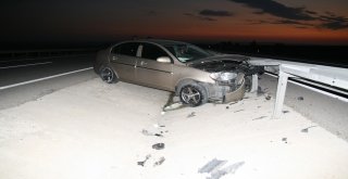 Kontrolden Çıkan Otomobil Bariyerlere Çarptı: 1 Yaralı