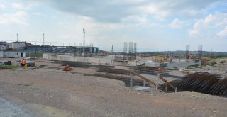 Dilovası Yarı Olimpik Yüzme Havuzu İnşaatı Devam Ediyor