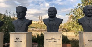 Bölge Aşıklarının Heykelleri Kars Kalesi Eteklerinde Sergileniyor