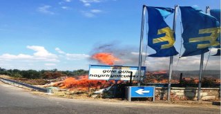 Ayvalıkta Akaryakıt İstasyonu Yanında Çıkan Yangın Korkuttu