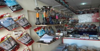 Duvarın İçindeki Bölümden 30 Bin Paket Kaçak Sigara Çıktı