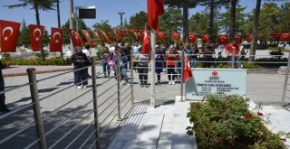 Öğrencilerden Ömer Halisdemirin Kabrine Ziyaret