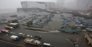 Çini Vuran Mangkhut Tayfununda Bilanço Artıyor: 4 Ölü, 200 Yaralı