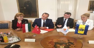 Adana Ve Debrecen Kardeş Şehir Oldu