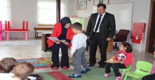 Kaymakam Abladan Minik Çocuklara Kitap