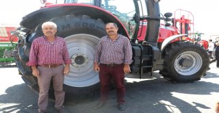 Devasa Traktör Fuarın İlgi Odağı Oldu