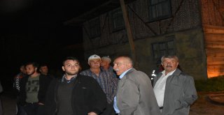 Tosyada Çıkan Yangında 8 Ev Tamamen Yandı
