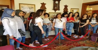 Müze Ve Türbelerde Bayram Bereketi