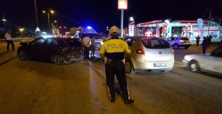 Kırmızı Işıkta Duramayan Otomobil Zincirleme Kazaya Neden Oldu  5 Yaralı
