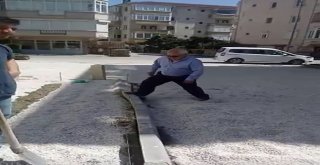 Belediyenin Yaptığı Kaldırımları Muhtar Ayağıyla Böyle Yıktı