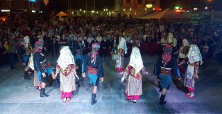 Kurtuluş Kutlamalarına Atlı Efeler Ve Trt Sanatçıları Damga Vurdu