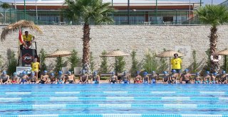 Aydınlı Çocuklar Büyükşehir Belediyesinin Kursları İle Hem Serinliyor Hem De Yüzmeyi Öğreniyor