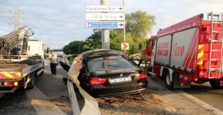 (Özel) Bayrampaşada Lüks Otomobil Trafik Levhasına Saplandı; 1 Yaralı