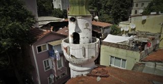 (Özel) Cemaat Namazını Minare Yıkılır Korkusuyla Kılıyor