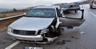 5 Aracın Karıştığı Zincirleme Trafik Kazasında 6 Kişi Yaralandı