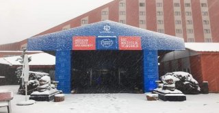 Kartepeye Yılın İlk Karı Düştü