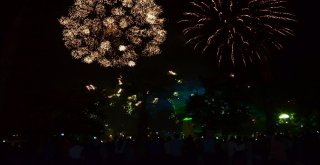Adanalılar Lezzet Festivalinde Işık Ve Havai Fişek Gösterisiyle Coştu