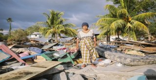 Tsunami Palunun Tüm Köyleri Yerle Bir Etti