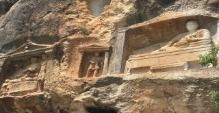 (Özel) 2 Bin 400 Yıl Önce Yapılan Adam Kayalar Görenleri Büyülüyor