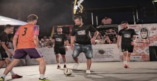 İlhan Mansız: Sokakta Oynanan Futbolun Yeri Bambaşka