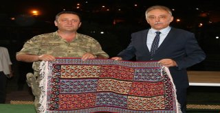 Tayinleri Çıkan Komutanlar Onuruna Veda Yemeği Verildi