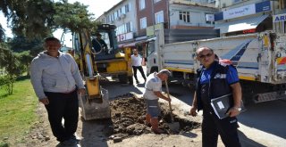 Şuhut Belediyesi Su Arıza Ekiplerinden Patlak Çalışması