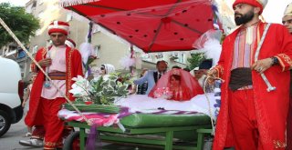 Denizi Olmayan Manisada Gelini Kayıkla Aldı