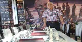 ‘Satranç Kafede Bulunmanın Ek Ücreti Yok, Tek Kural ‘Sessizlik