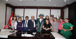 Kazakistanlı Gazeteciler Başkan Uslu İle Bir Araya Geldi
