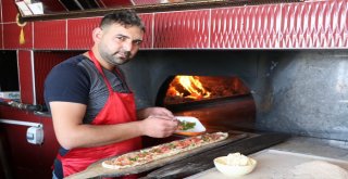 Sivaslı Fırıncılar Kayık Pidenin Patentini İstiyor