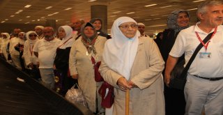 İlk Hac Kafilesi İstanbula Döndü
