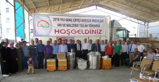 Genç Çiftçilere Arı Ve Malzeme Dağıtımı