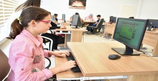 Çocuklar Yaz Tatilinde Kodluyor