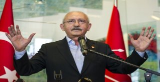 Kılıçdaroğlu, Kendisine Destek İçin Toplanan Partililere Hitap Etti