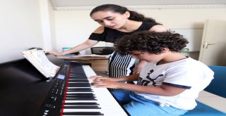 Vanda Ücretsiz Enstrüman Kurslarına Yoğun İlgi