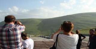 Atatürkün Siluetine Gazetecilerden Yoğun İlgi
