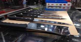 Vatandaşlar, Bıçakçılara Akın Ediyor