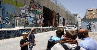 Filistinli Sanatçılar, Ayrım Duvarına “Cesur Kız” Tamiminin Resmini Çizdi