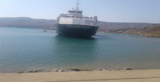 Gökçeadada Feribot Karaya Oturdu