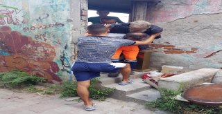 (Özel) Çöp Evde Yaşayan Yaşlı Adam Ölmekten Son Anda Kurtarıldı