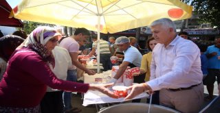 Serik Belediye Başkanı Çalıktan Vatandaşa Aşure İkramı