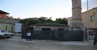 Ezinede Seferşah Camii Restorasyon Çalışmaları Devam Ediyor