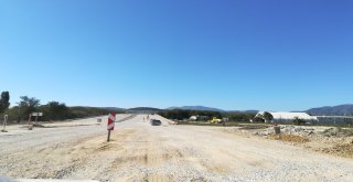 Sürücüler Köstebek Yuvasına Dönen Yoldan Tepkili