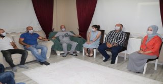 Kanser Hastası Arkadaşa Duygulandıran Sürpriz