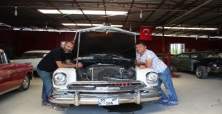 Kullanılamaz Denilen Klasik Otomobiller, Onların Elinde Hayat Buluyor